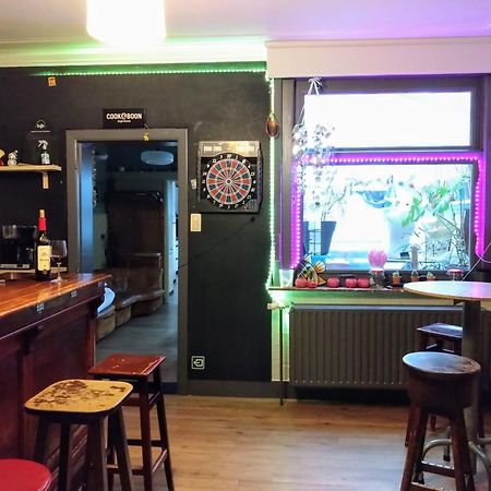 Vakantiewoning in Mol centrum met eigen bar CasaCuriosa Buitenkant foto