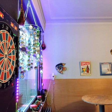 Vakantiewoning in Mol centrum met eigen bar CasaCuriosa Buitenkant foto