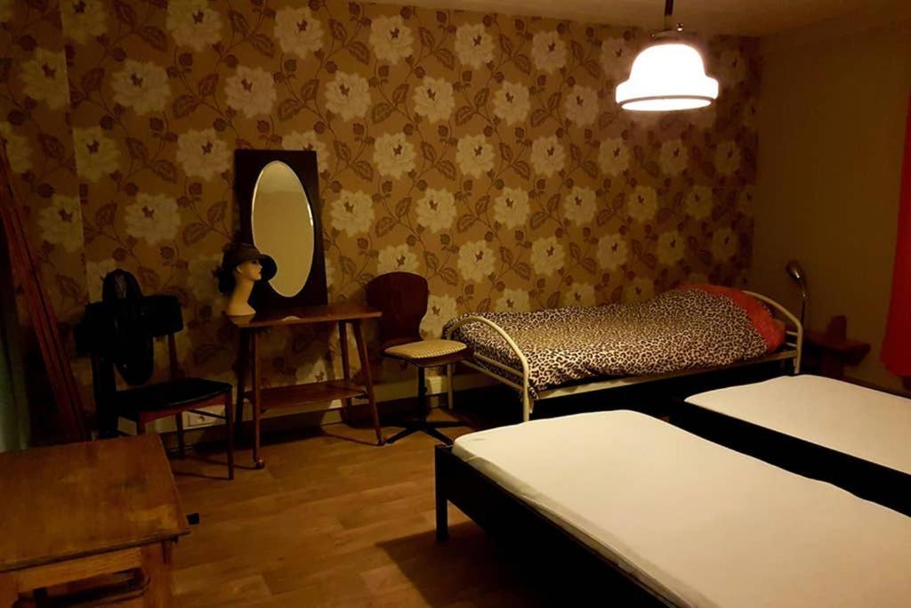 Vakantiewoning in Mol centrum met eigen bar CasaCuriosa Buitenkant foto