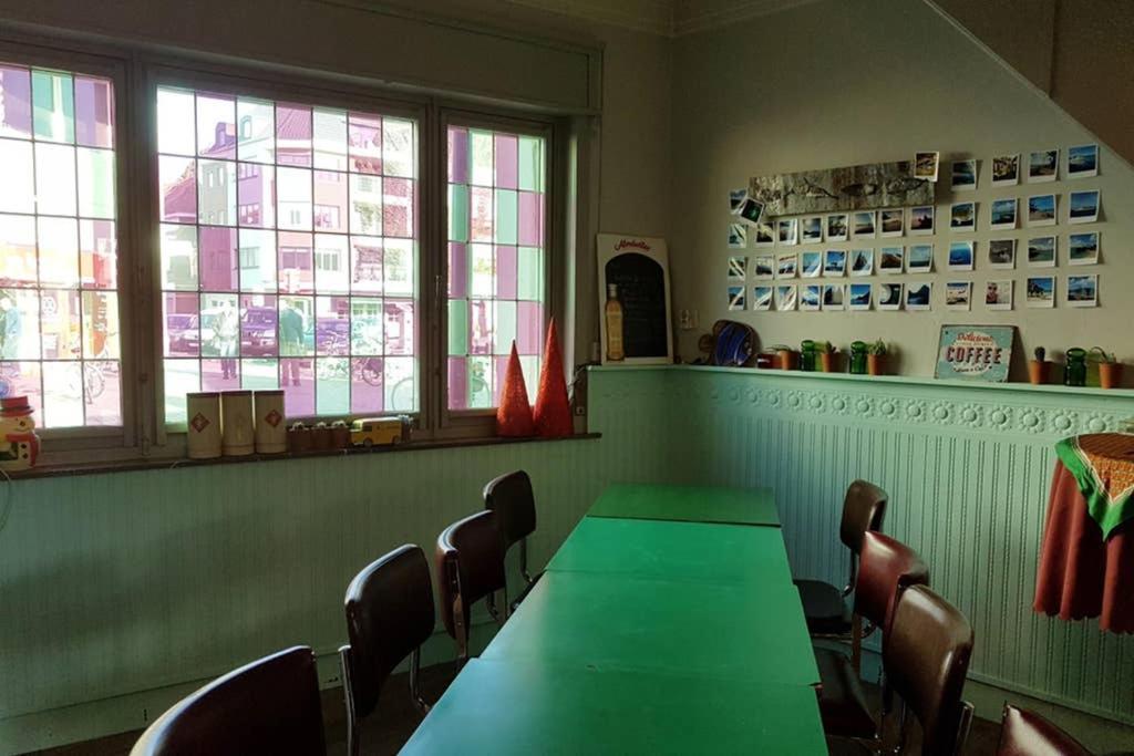 Vakantiewoning in Mol centrum met eigen bar CasaCuriosa Buitenkant foto