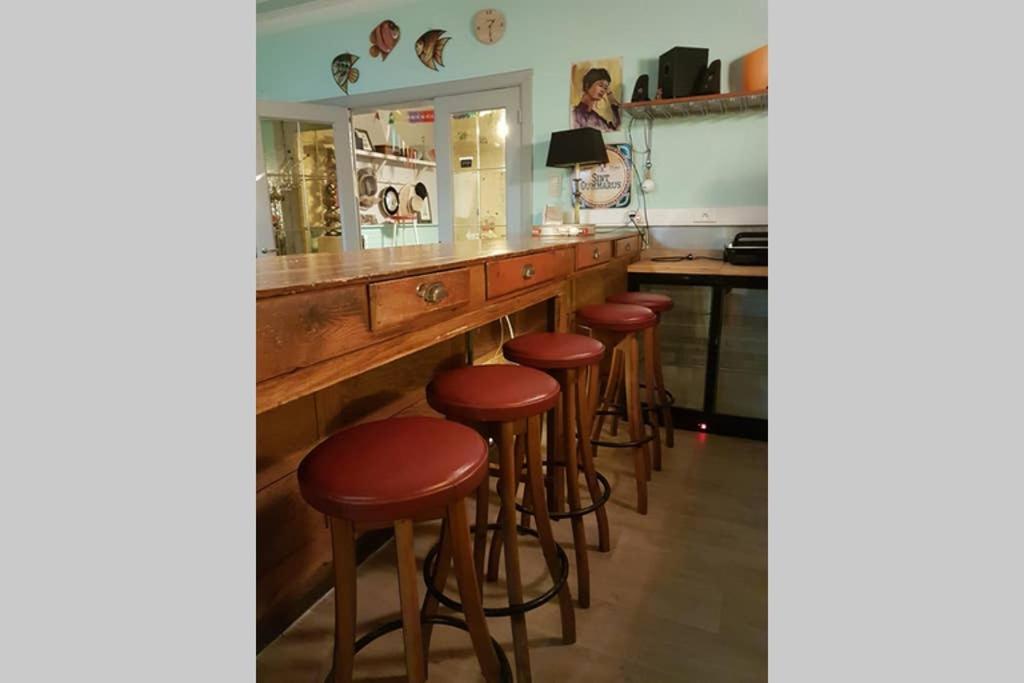 Vakantiewoning in Mol centrum met eigen bar CasaCuriosa Buitenkant foto