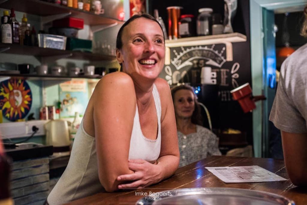 Vakantiewoning in Mol centrum met eigen bar CasaCuriosa Buitenkant foto