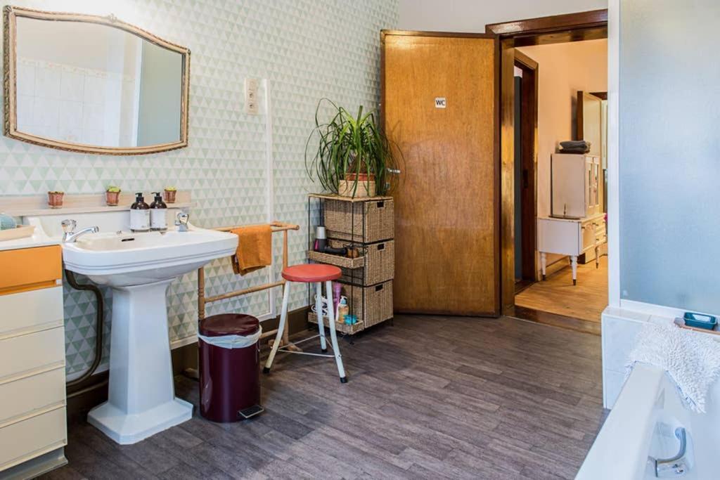Vakantiewoning in Mol centrum met eigen bar CasaCuriosa Buitenkant foto