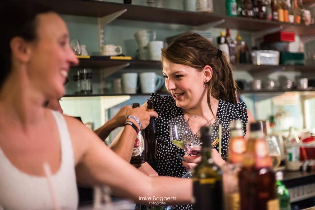 Vakantiewoning in Mol centrum met eigen bar CasaCuriosa Buitenkant foto