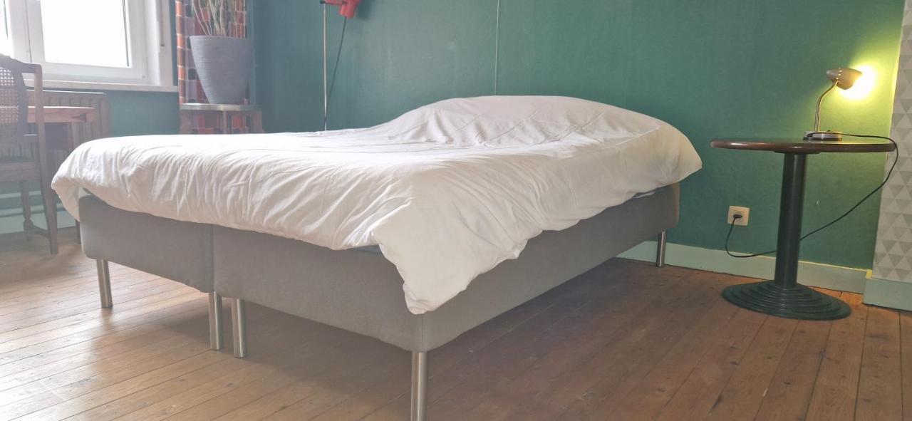 Vakantiewoning in Mol centrum met eigen bar CasaCuriosa Buitenkant foto