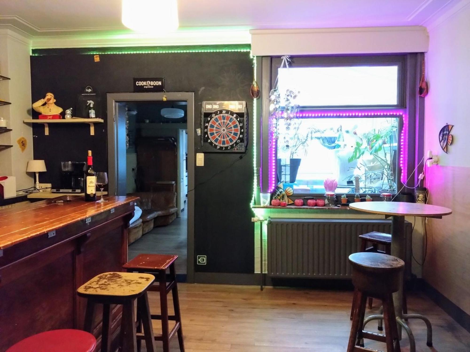 Vakantiewoning in Mol centrum met eigen bar CasaCuriosa Buitenkant foto